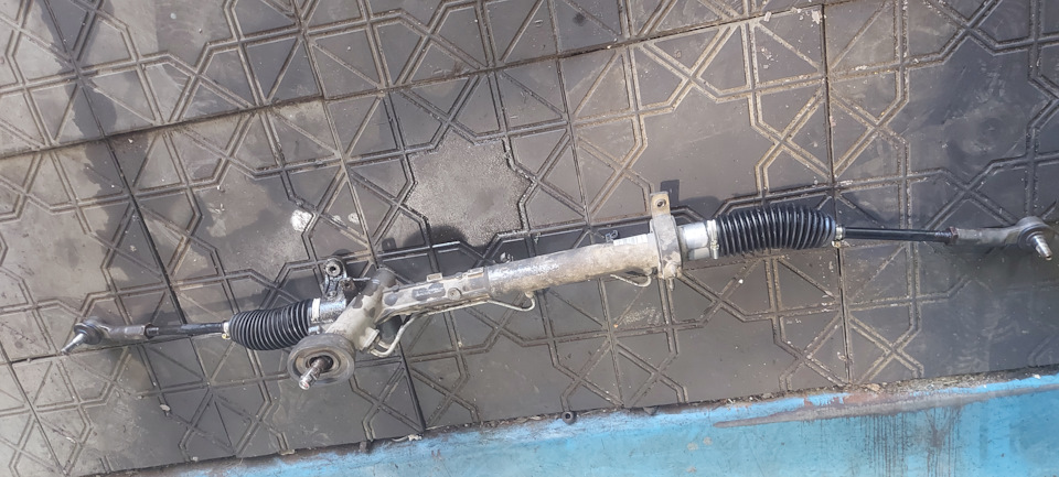 Течь рулевой рейки — Volkswagen Caddy (3G), 1,6 л, 2010 года | поломка ...
