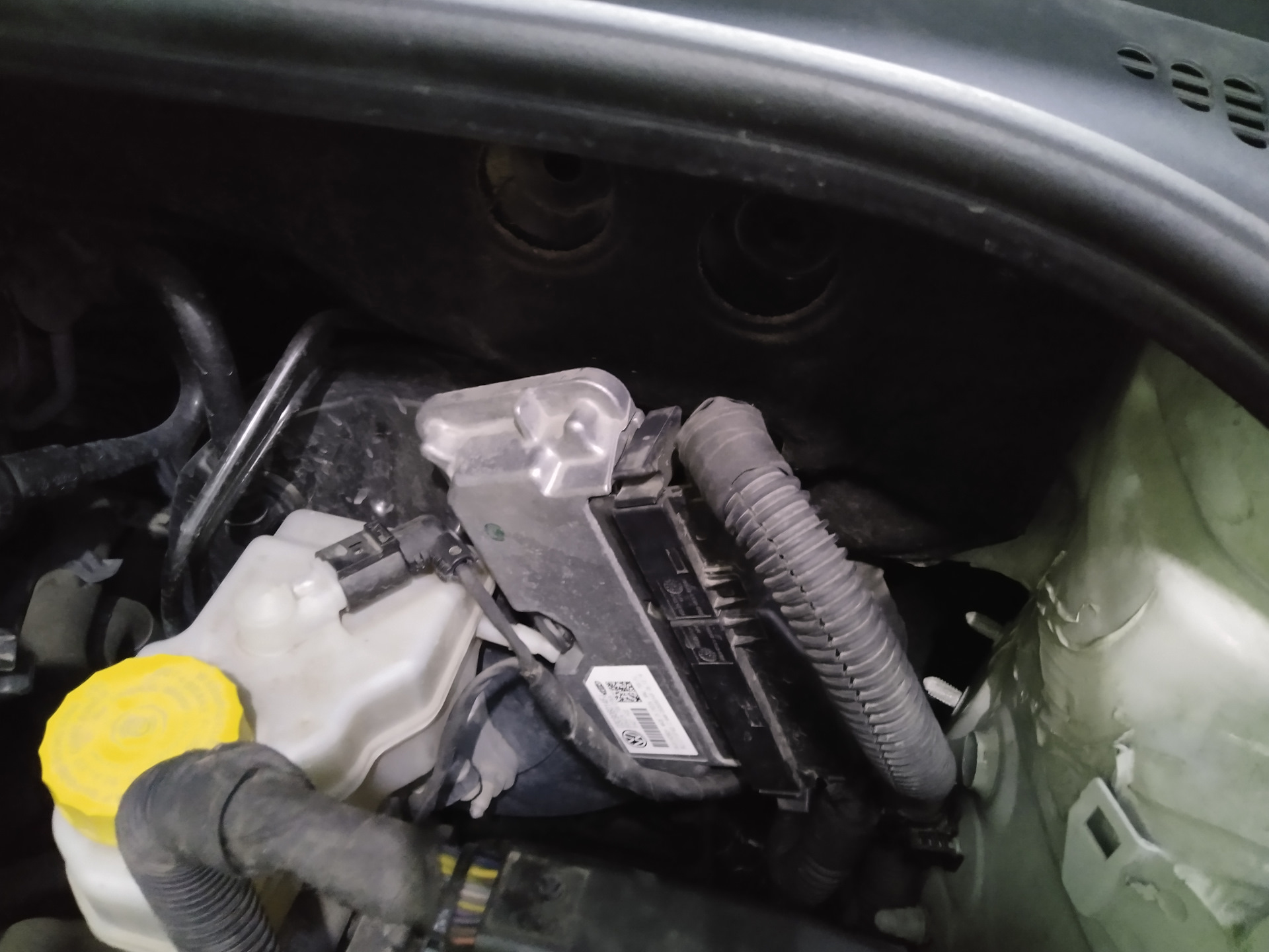 Хруст при трогании и торможении. Неожиданно. — Skoda Rapid (1G), 1,6 л ...