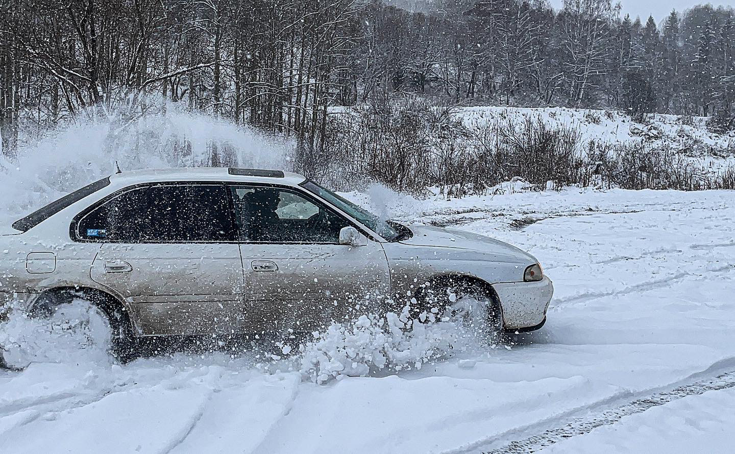 Что можно найти в снегу. Subaru в снегу. субару в снегу. субару ура снег. все владельцев полноприводных авто с снегом.