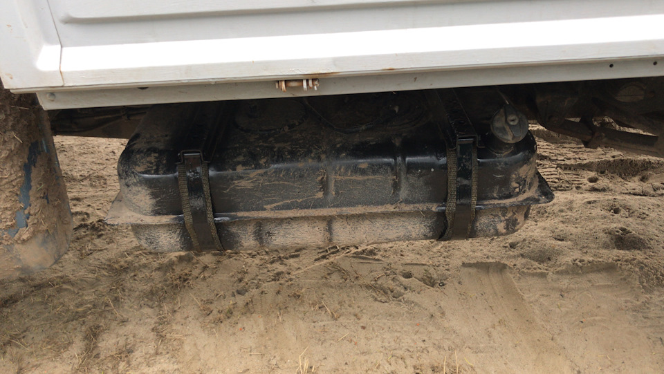 Замена креплений бензобака — ГАЗ Газель, 2,9 л, 2011 года | своими ...