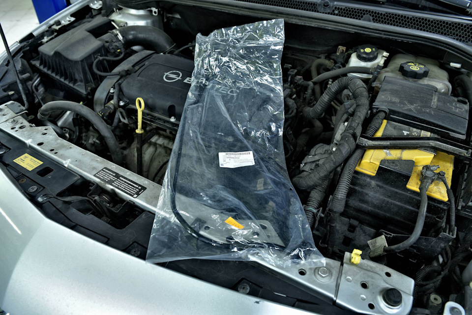 Opel astra J — Потекла трубка подогрева дроссельной заслонки, ставим ...