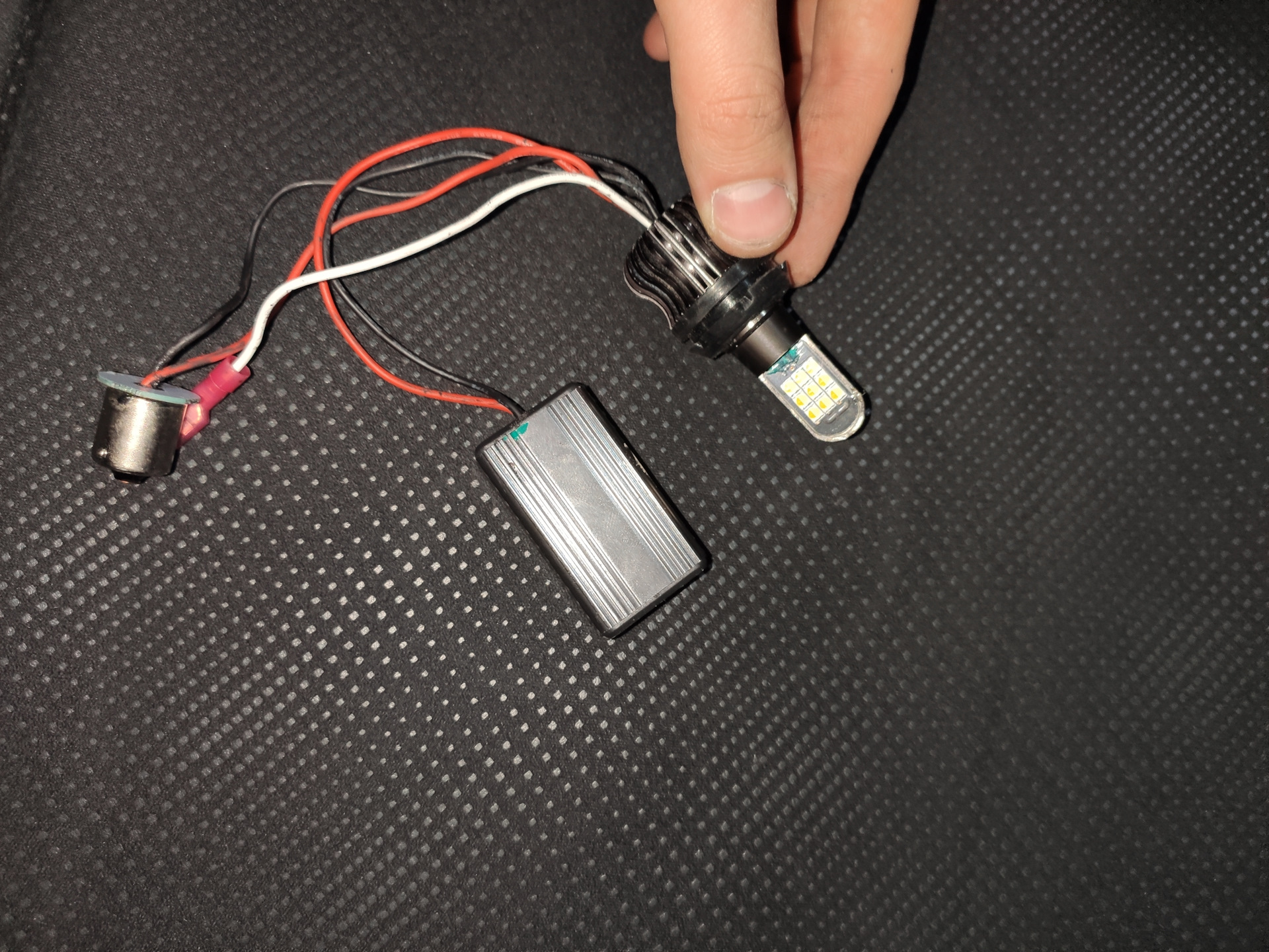 Установка ДХО в поворотники — Toyota Ractis (1G), 1,5 л, 2007 года ...