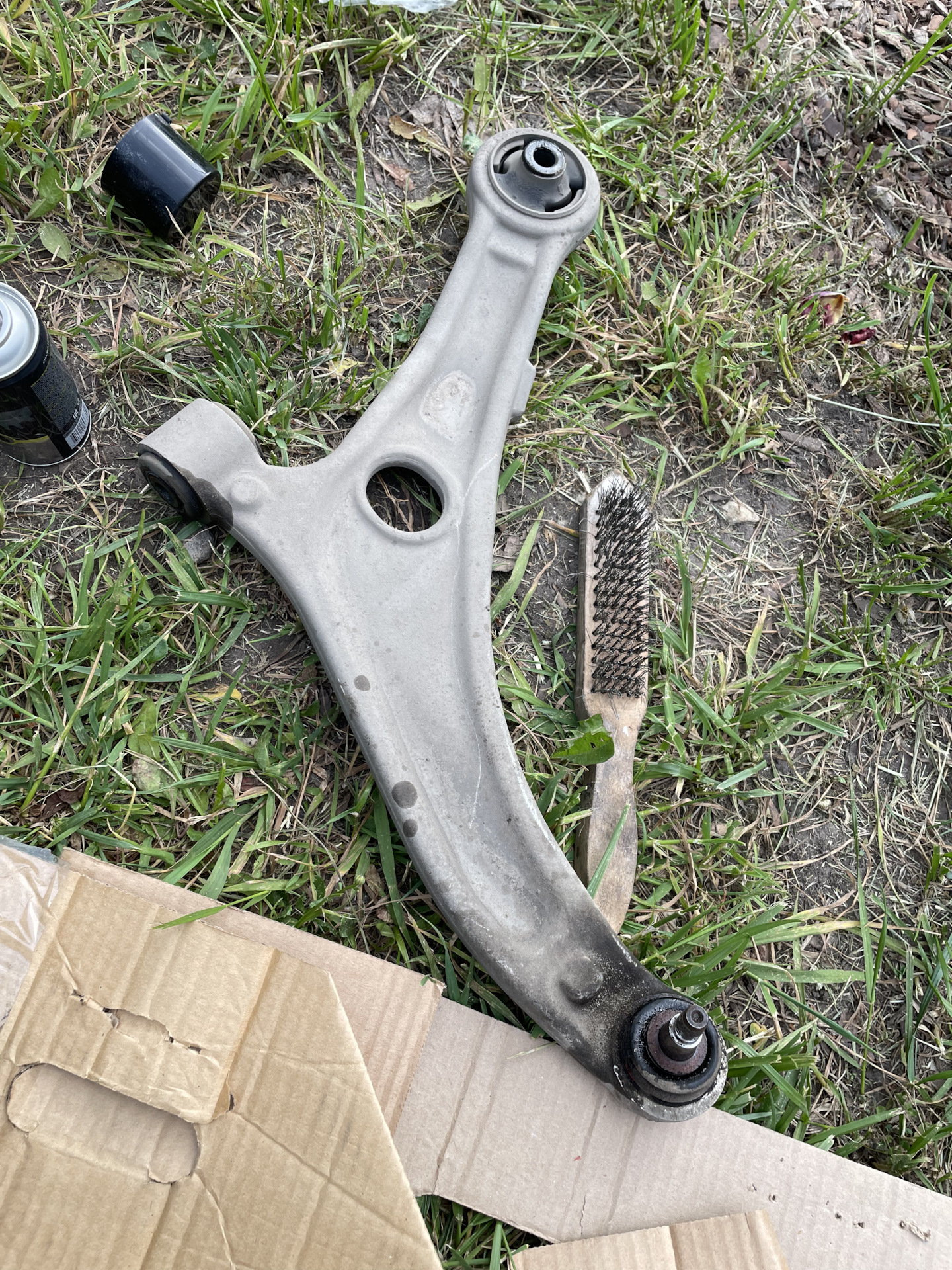 Замена переднего рычага — Hyundai i40, 2 л, 2014 года | своими руками ...