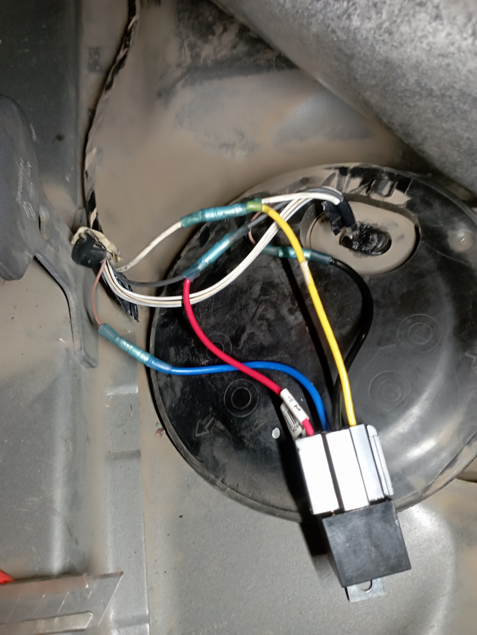 Уходит стрелка уровня топлива при езде на ГБО. — Renault Clio III, 1,6 ...