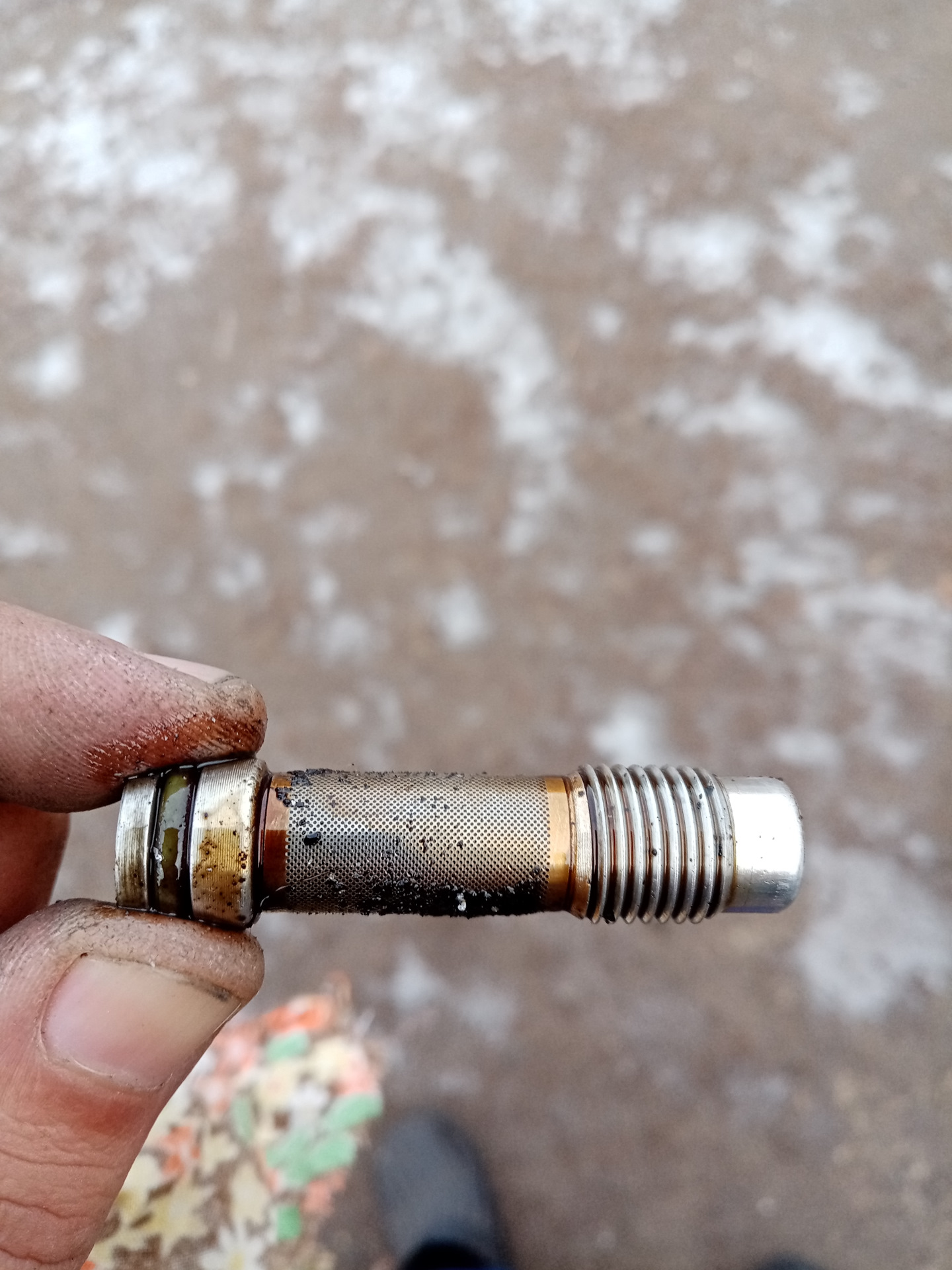 Сетка фильтр vvti 4zz-fe. Чистка сеточки. Чистка сетки бензонасоса ваз 2106. Фильтр сетка тнвд qd32. Сеточка тнвд 4ве1.