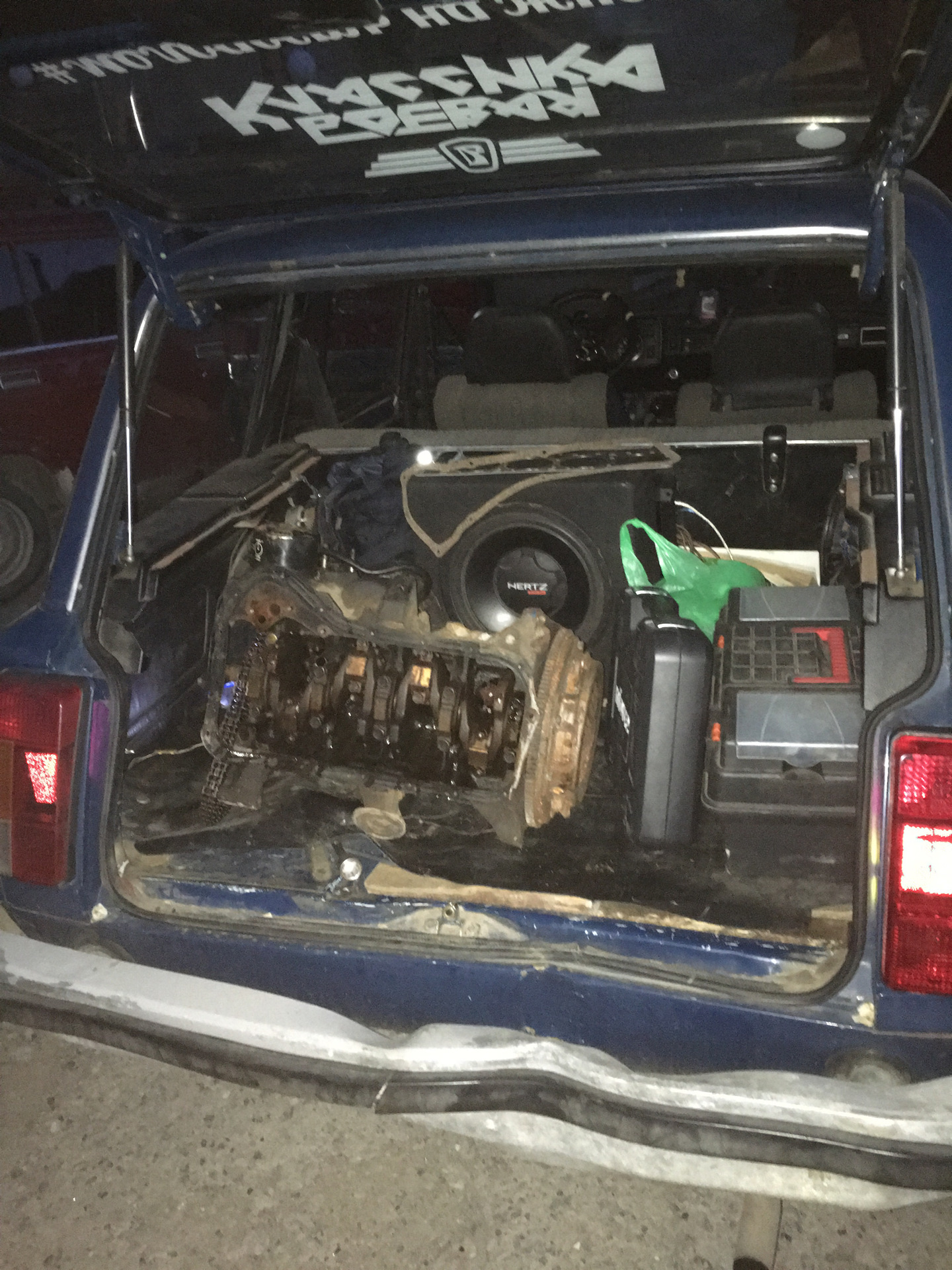 Двигатель от ваз в багажник. Транспортировка двигателя самолета. Тележка для тохатсу 9. Приспособление для перевозки двигателей в багажнике. Тележка для лодочного мотора тм4.