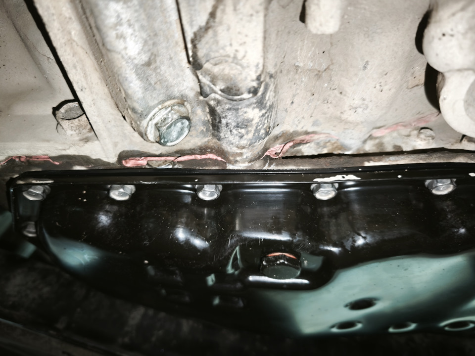 Поддон вариатора с фильтрами на месте. — Nissan X-Trail III (t32)