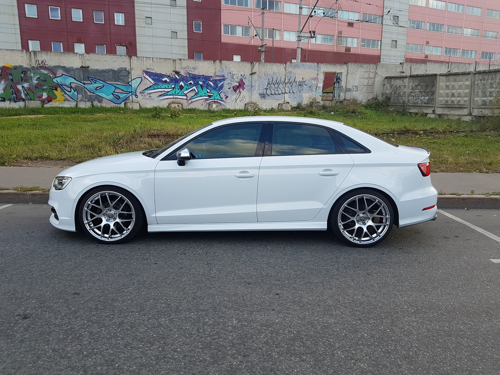 White v3. Audi a3 sedan r19. Ауди а3 седан r19. Audi a3 sedan r17. Ауди а 3 r19.