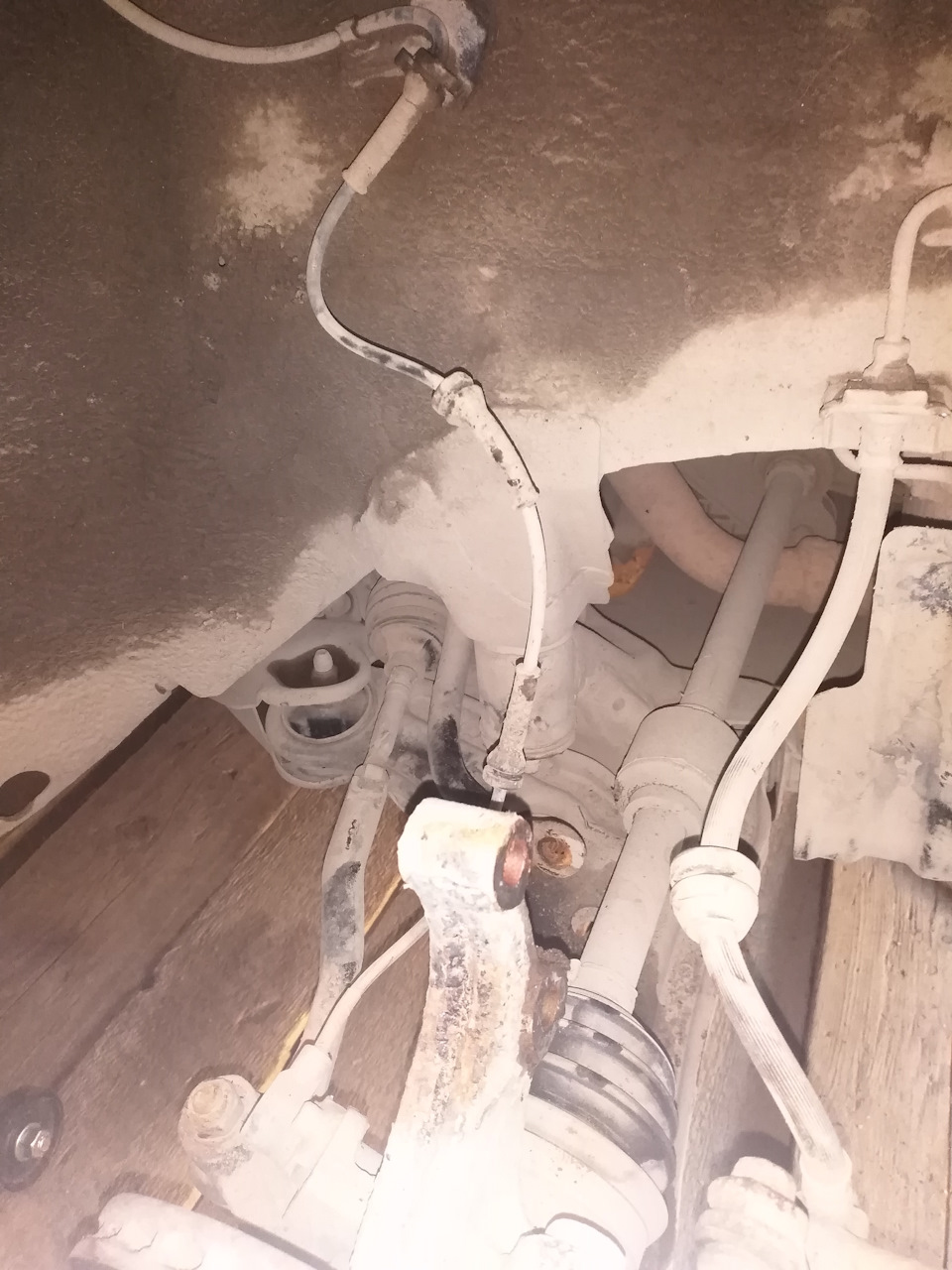 Первая стойка — Chevrolet Aveo 5-door (1G)