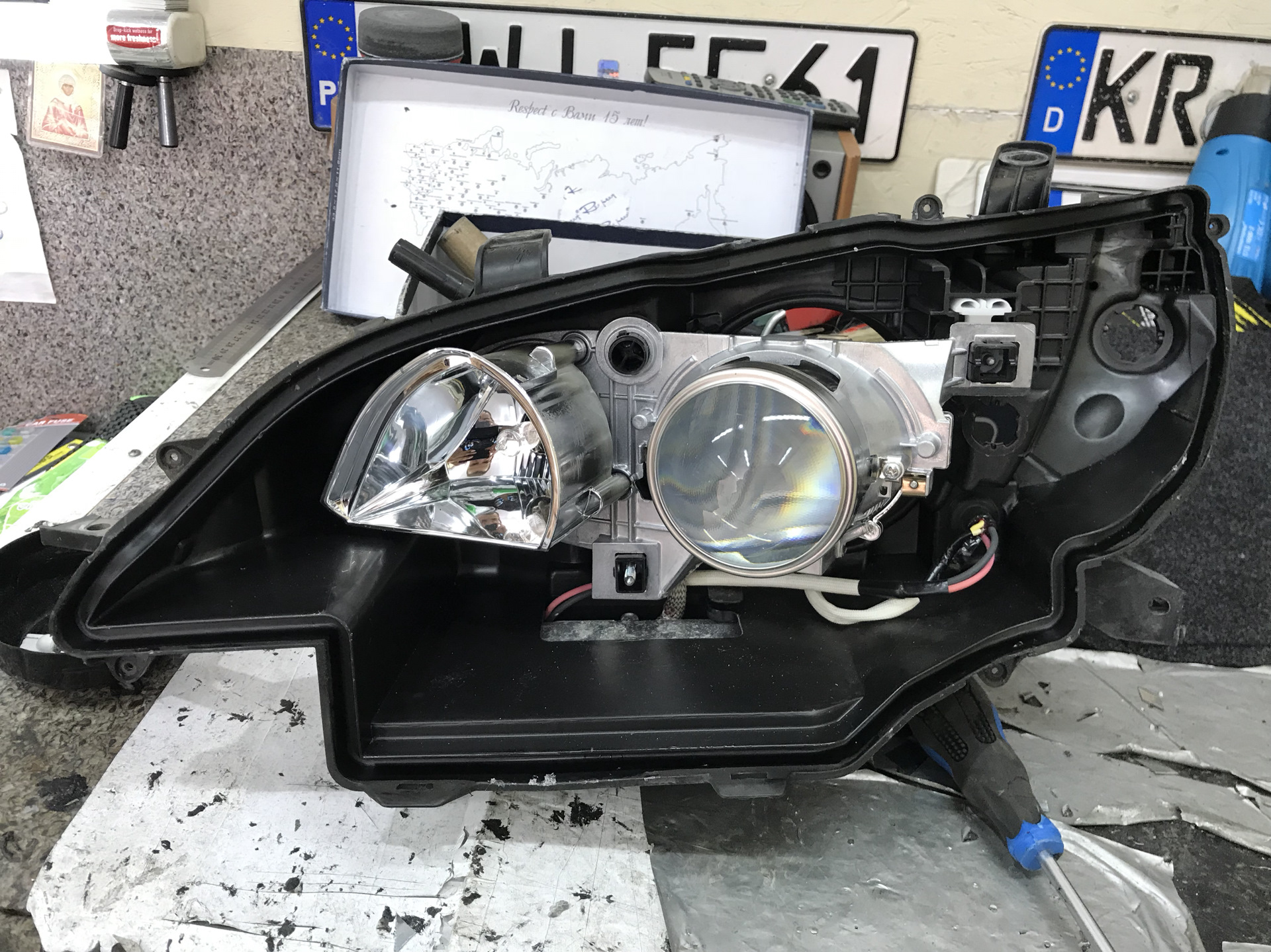 Какие линзы стоят в outback br. Subaru outback замена линз. Замена линз. Ксеноновые линзы в фары субару легаси bh. Линзы субару трибека.