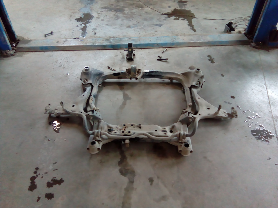 Подрамник рено логан 2. Подрамника 2. Подрамник на гольф 3 1,6. Подрамник рено меган 2. Подрамник задний фрилендер 1.