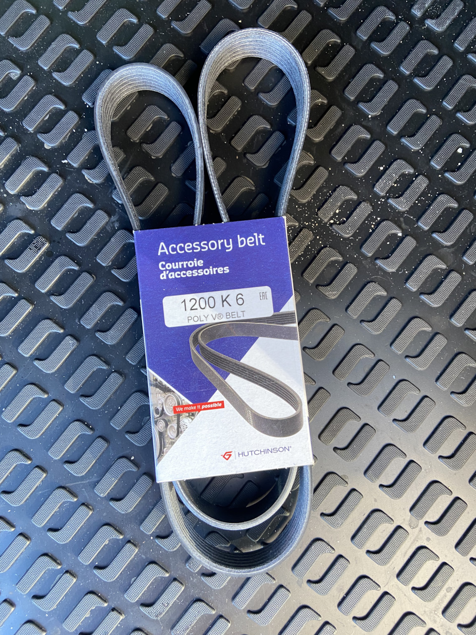 Замена вспомогательного ремня и ролика. — Renault Megane IV, 1,5 л ...