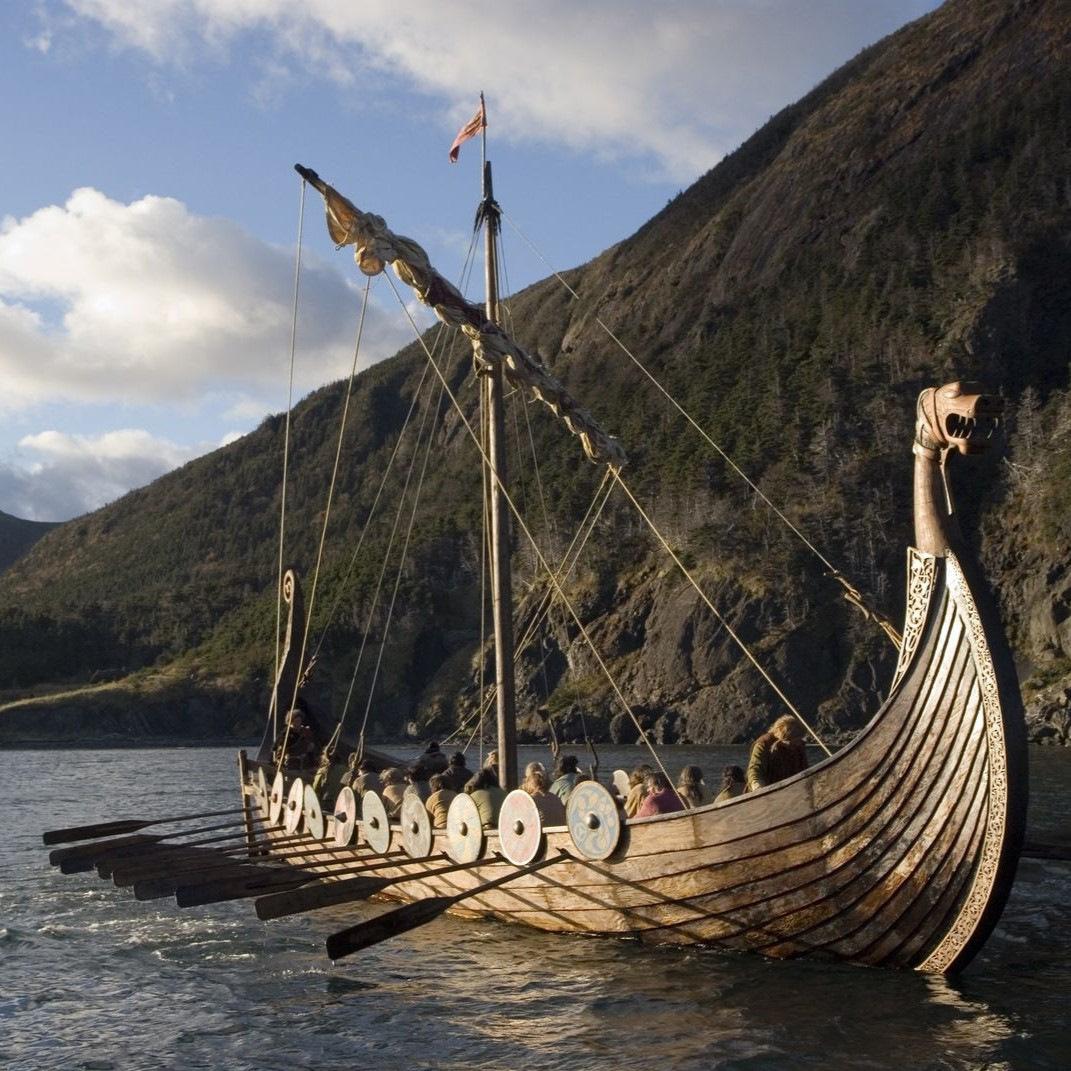 С каким океаном связан корабль викингов. Корабль викингов Drakkar. Варяжская Ладья Драккар. Ладья викингов дракар. Драккар Великий змей.