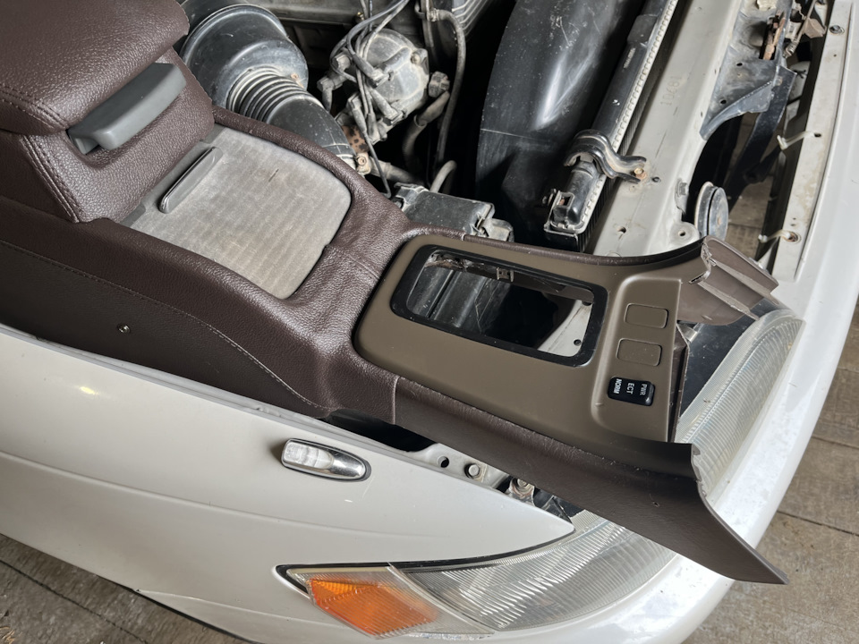 Подлокотник от 100 кузова ч.2 — Toyota Mark II (90), 2 л, 1994 года ...