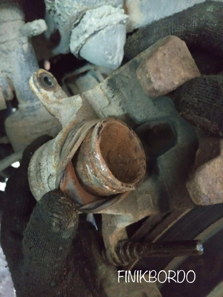 213 930 км. (ТО) Замена масла в ДВС. Замена задних тормозных колодок ...