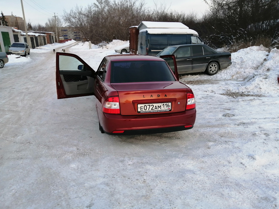 Лада Приора цвет калифорнийский Мак