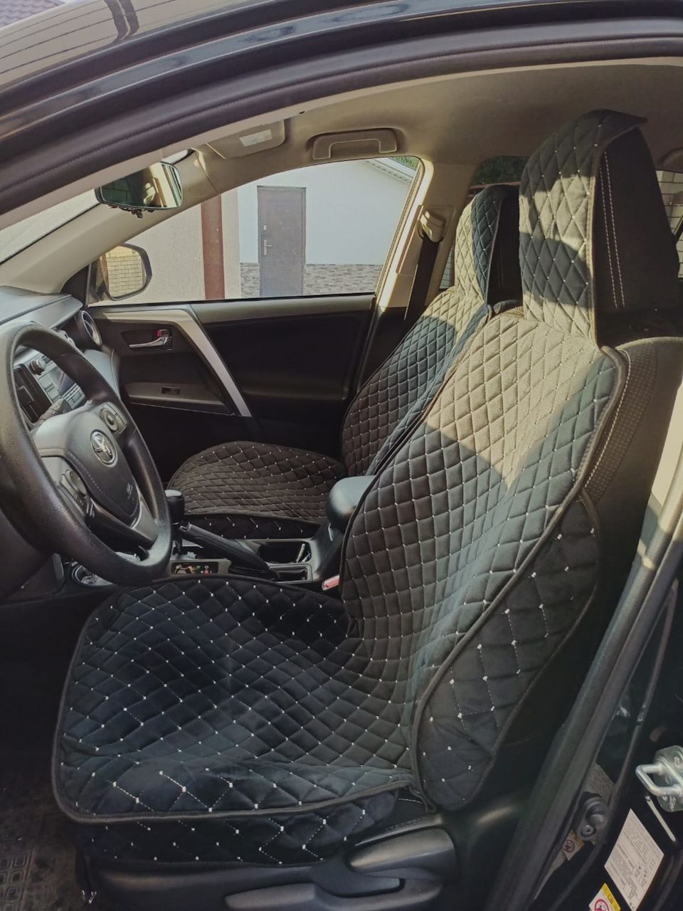 Чехлы-накидки — Toyota RAV4 (IV), 2 л, 2016 года | аксессуары | DRIVE2