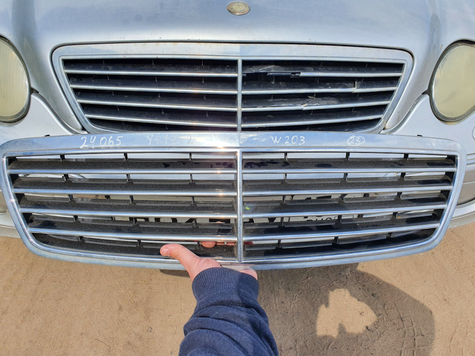 Решетка радиатора — Mercedes-Benz C-Class (W203), 2,6 л, 2002 года ...