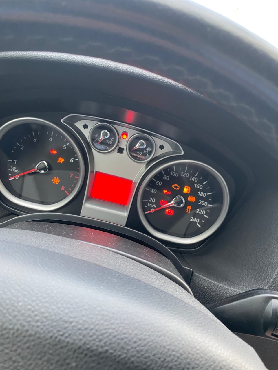 8. Ремень безопасности. Вопрос — Ford Focus Sedan II, 1,6 л, 2008 года ...