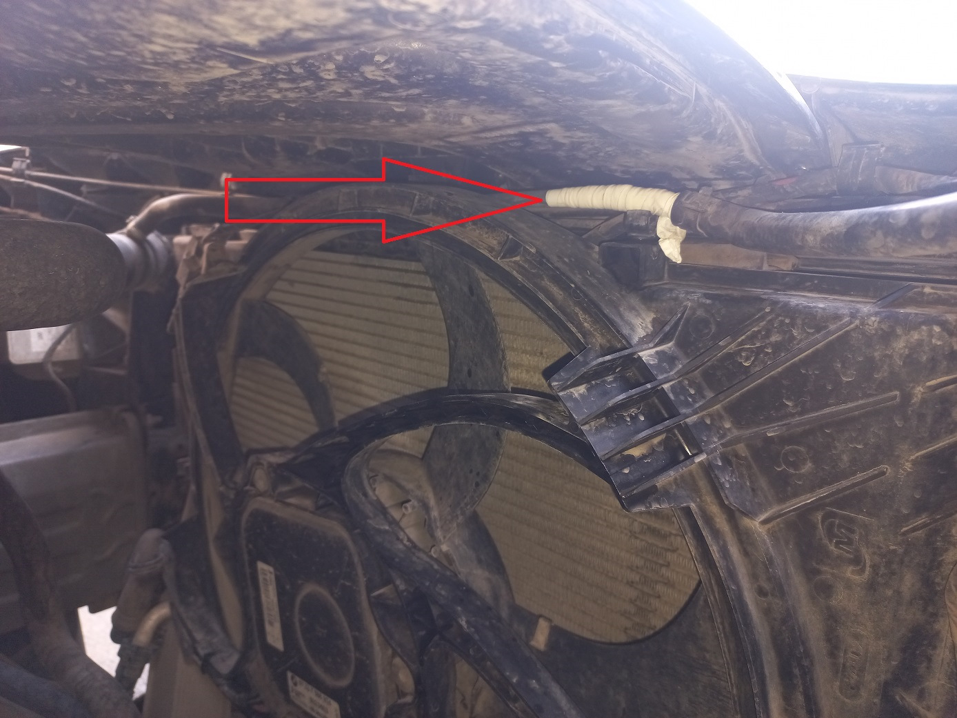 Выброс охлаждающей жидкости — BMW 3 series (E90), 2 л, 2011 года ...