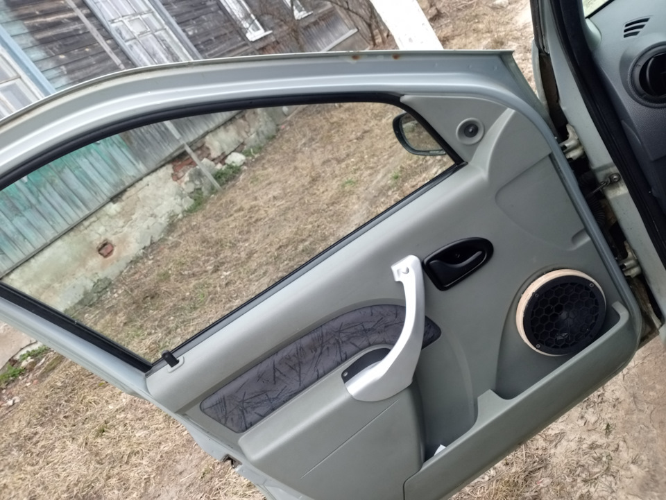 Установил ручки — Renault Logan (1G), 1,4 л, 2007 года | просто так ...
