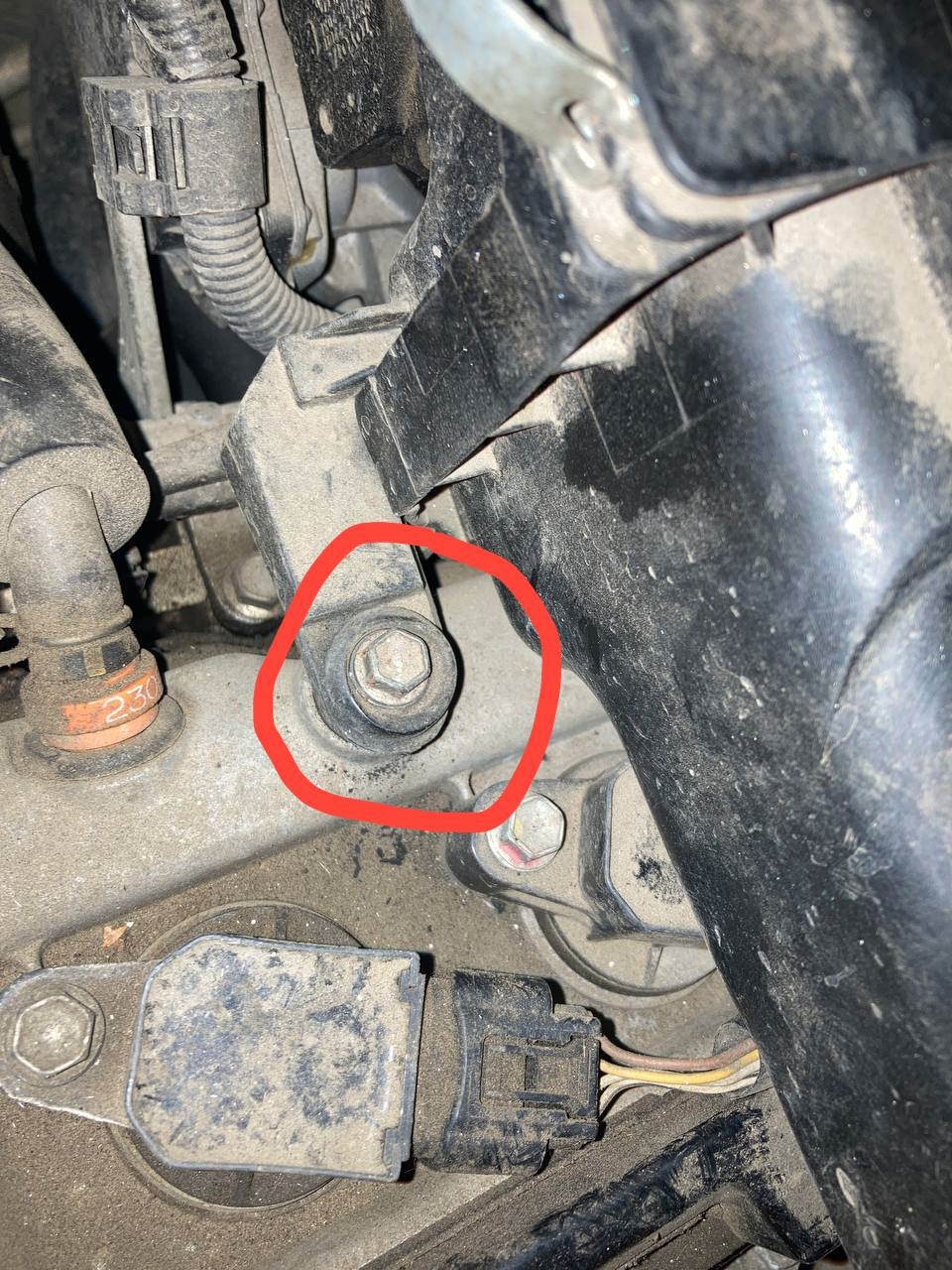 Крепление воздушного фильтра — Toyota Vitz (90), 1,3 л, 2009 года ...