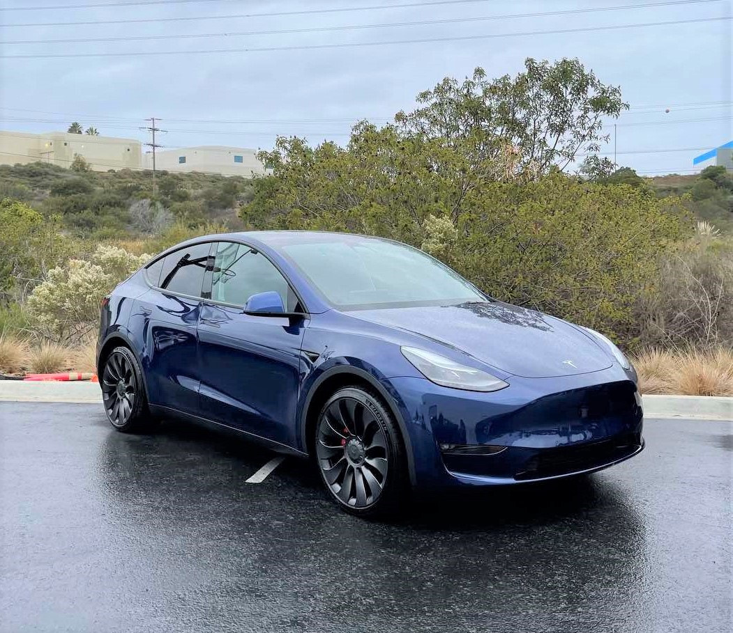 Tesla model y performance. Tesla model y Performance 2022. Tesla model y 2021. Tesla в 2021 году.