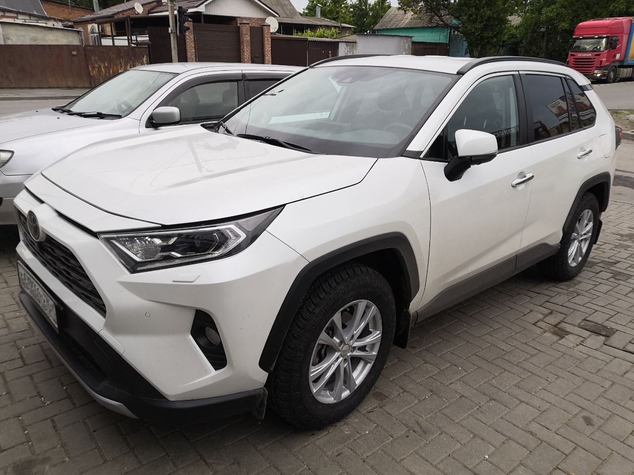 Установка шин 235/65R17 А/Т — Toyota RAV4 (5G), 2 л, 2021 года | шины |  DRIVE2