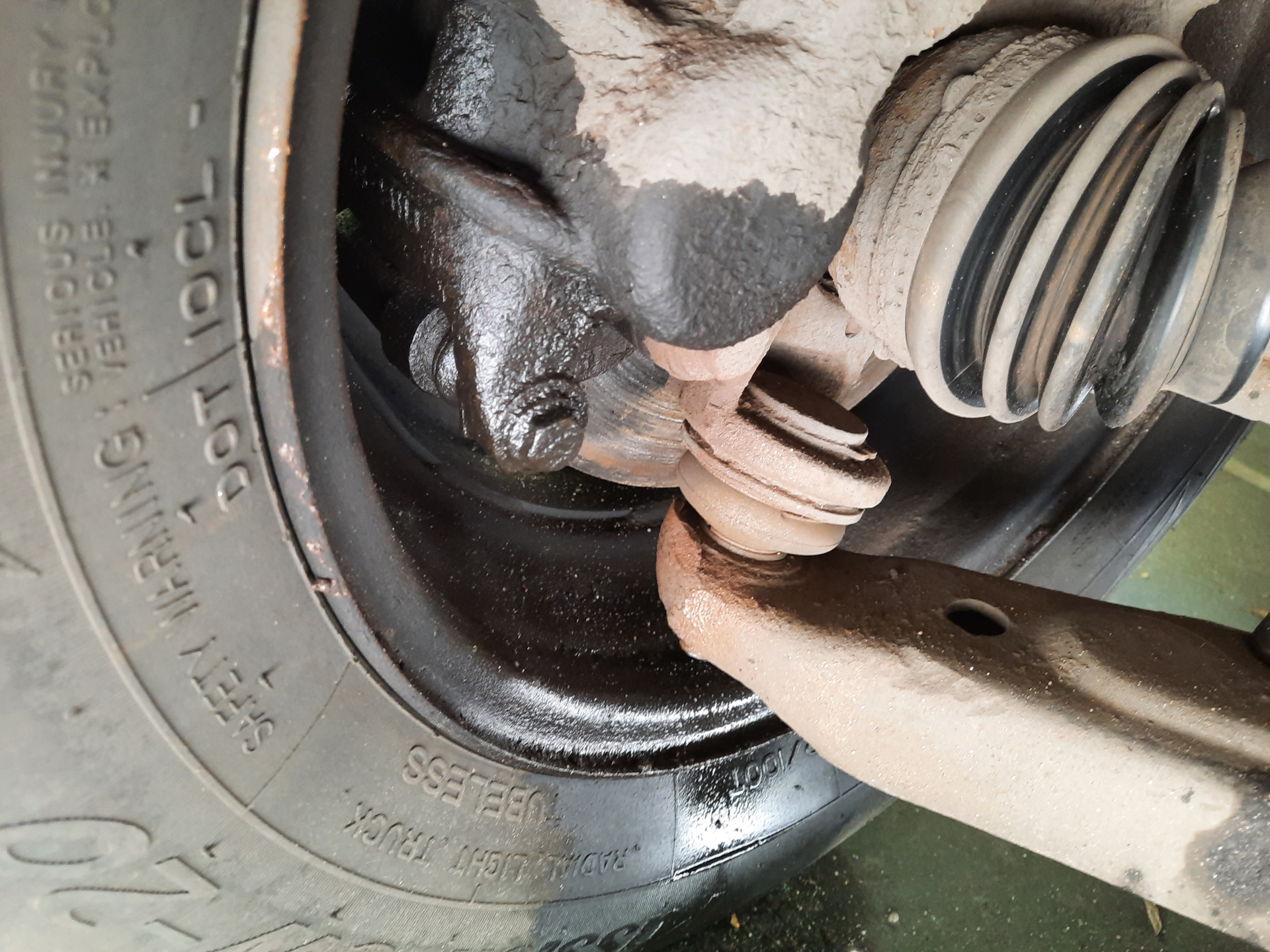 Замена тормозных колодок на Форд Транзит 2004 года. — Ford Transit (6G ...