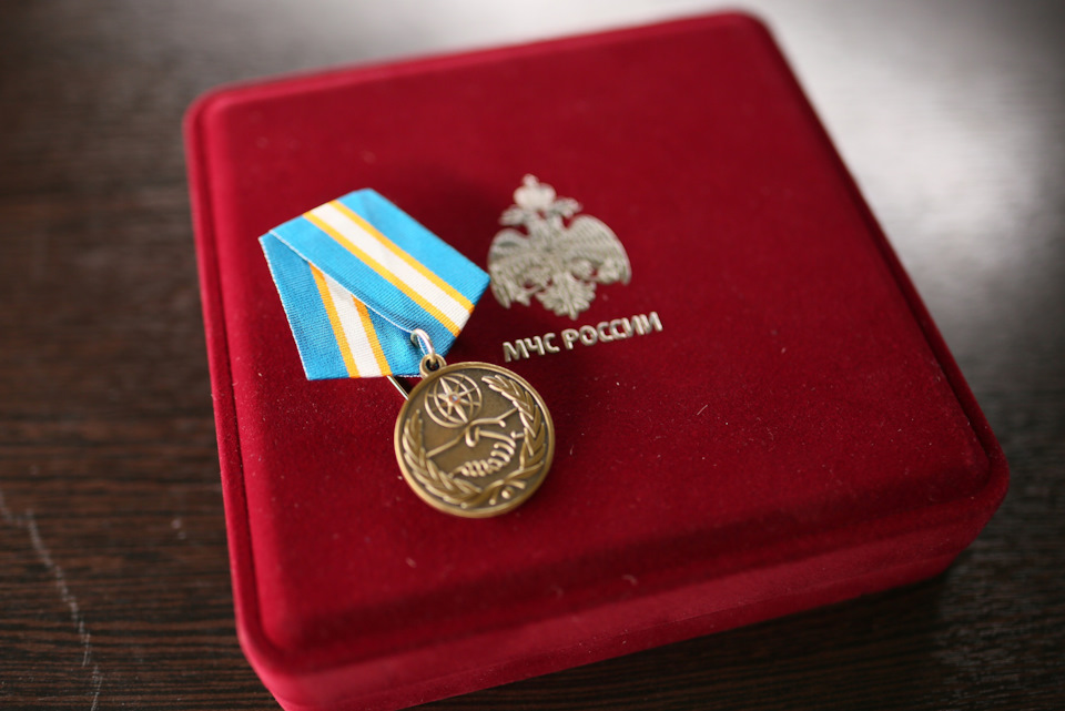 Глава МЧС Александр Куренков наградил водителей-испытателей вездеходов ...