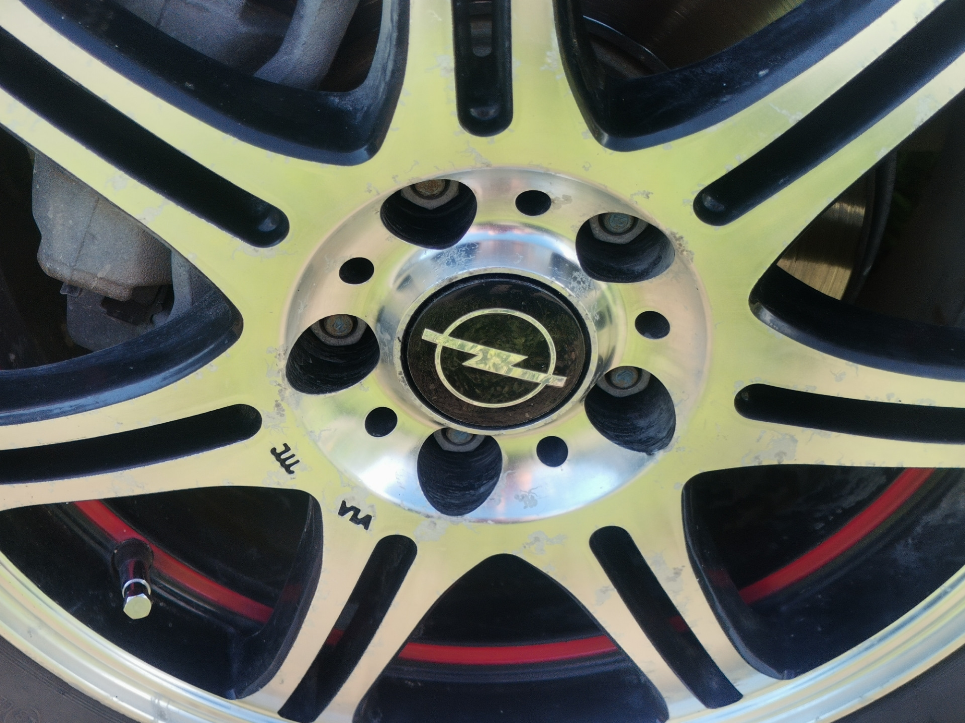 Колпачки дисков — Opel Astra J, 1,6 л, 2011 года | аксессуары | DRIVE2