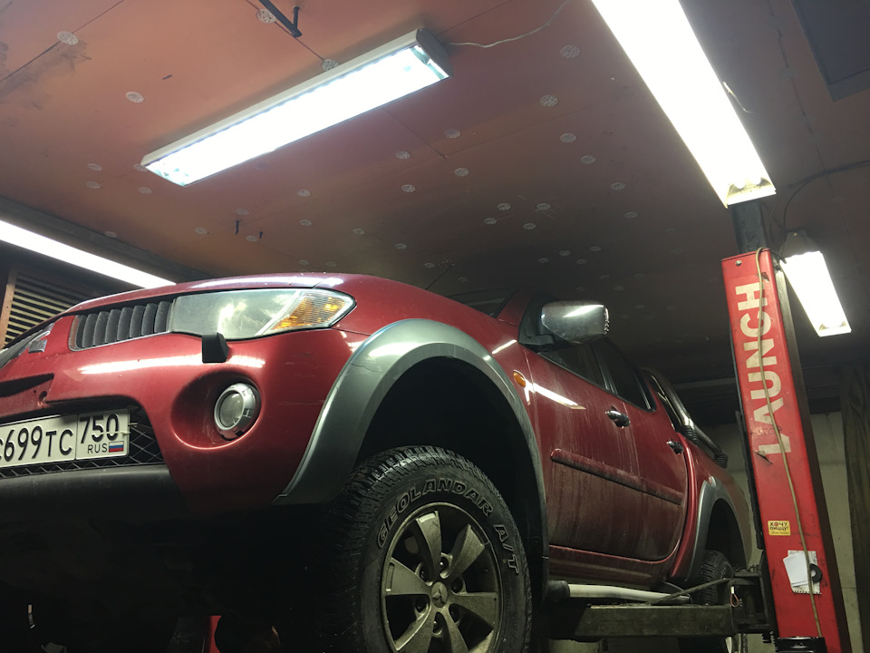 Замена привода на оригинал / шприцевание крестовин — Mitsubishi L200 ...