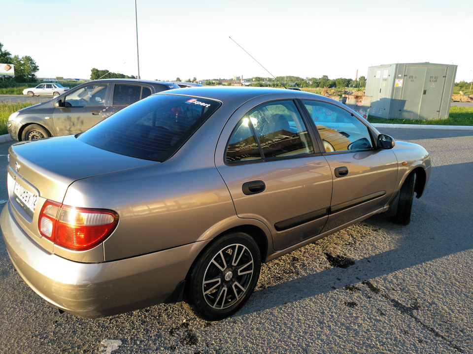 Nissan Almera n16 2005