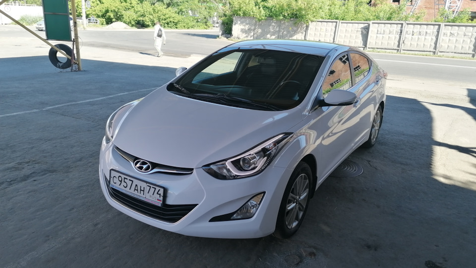 Хендай элантра челябинск. Хендай Элантра 2014 белая. Hyundai Elantra белая. Хендай Элантра белый м 365 ТТ 123. Тюнинг Хендай Элантра 5 МД.