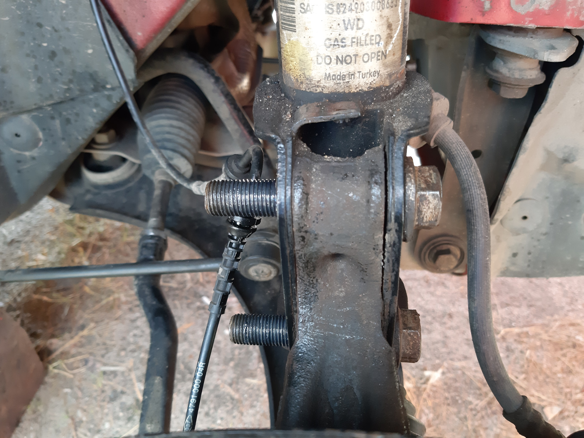 Замена передних амортизаторов Renault Fluence своими силами - Renault Fluence, 1