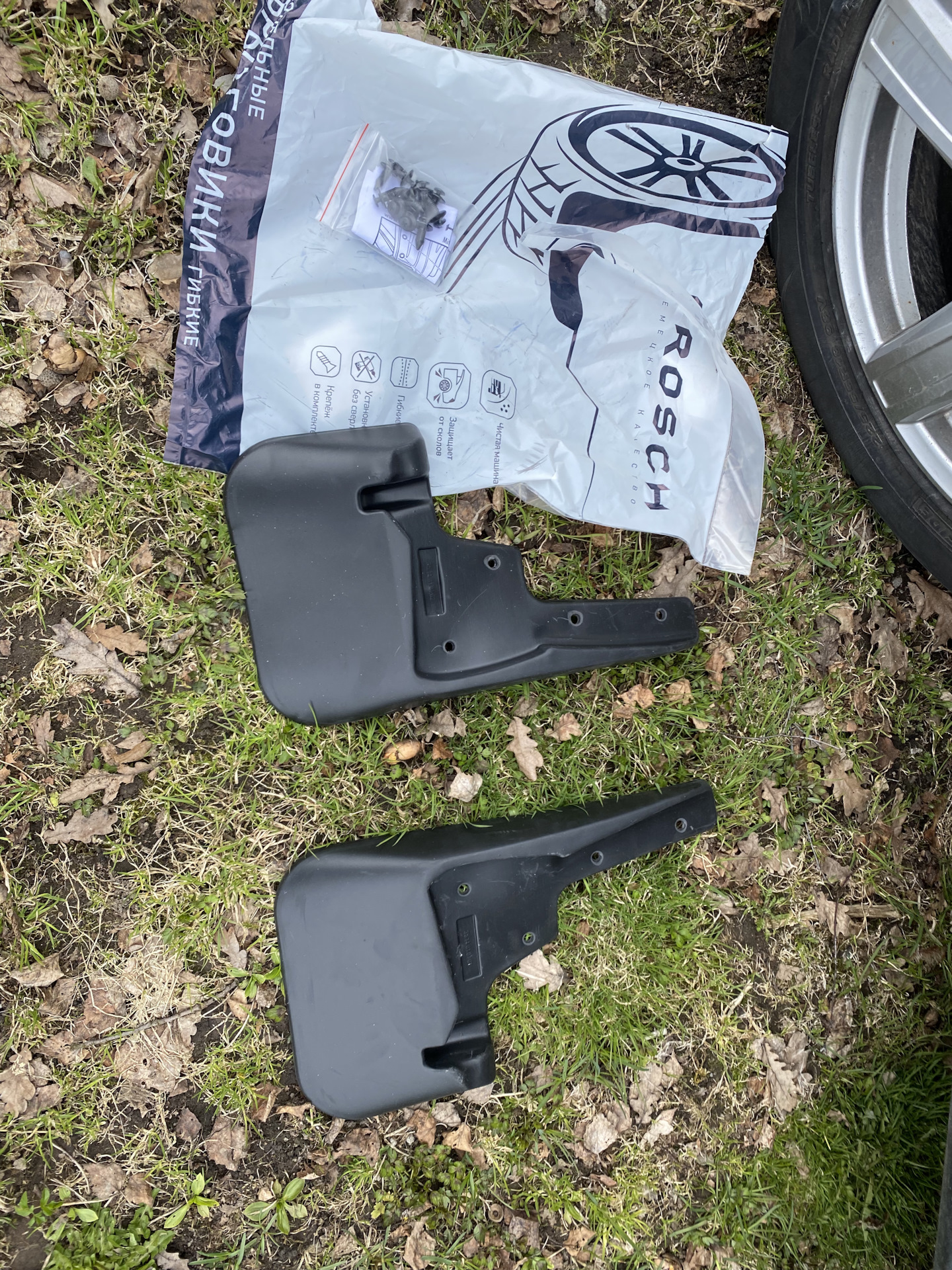 Передние брызговики — Mitsubishi Outlander XL, 2 л, 2010 года ...