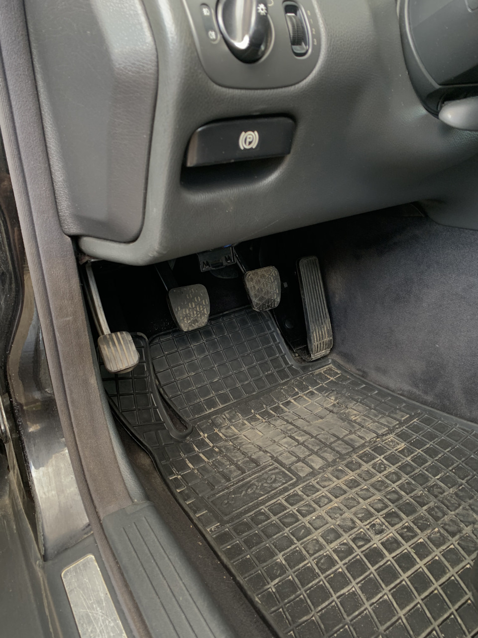 Накладки на педали — Mercedes-Benz C-Class (W203), 2 л, 2002 года ...