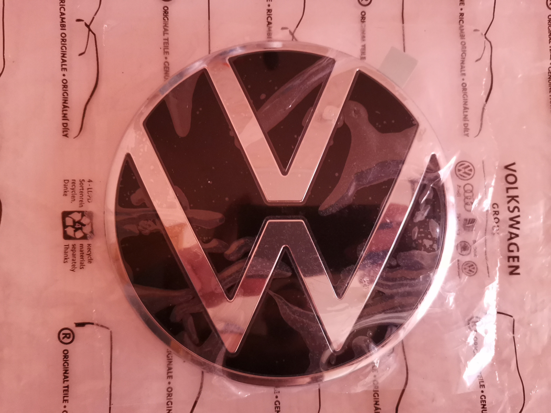 Эмблемы крышки багажника VW TIGUAN рестайлинг. По диаметру ( 110 мм ...