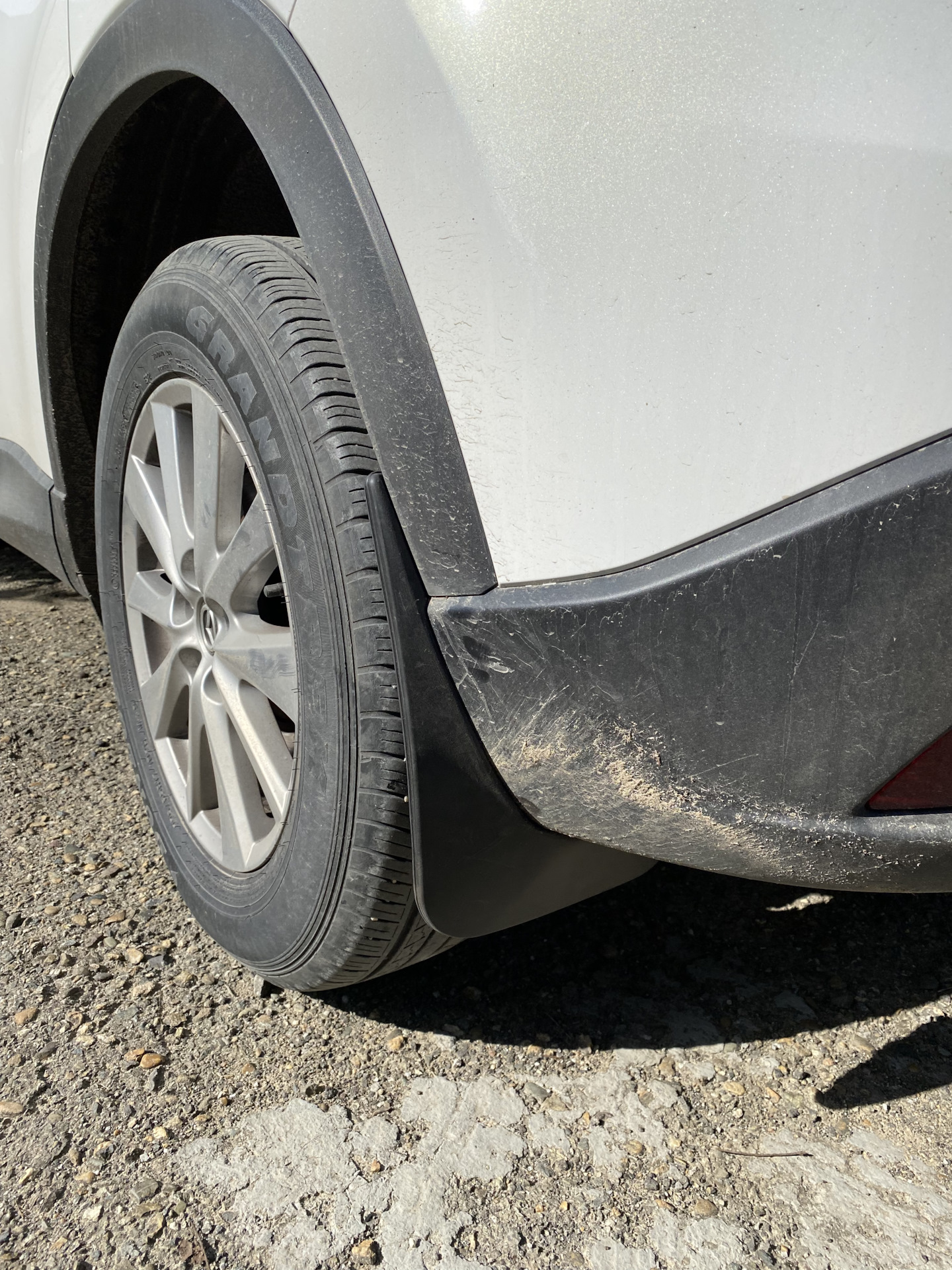 Установка брызговиков. — Mazda CX-5 (1G), 2 л, 2015 года | аксессуары ...