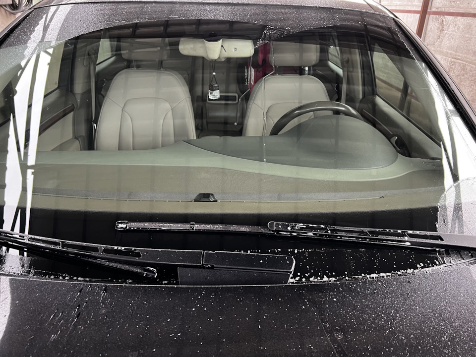Замена передних дворников — Audi Q7 (1G), 3 л, 2013 года | аксессуары ...