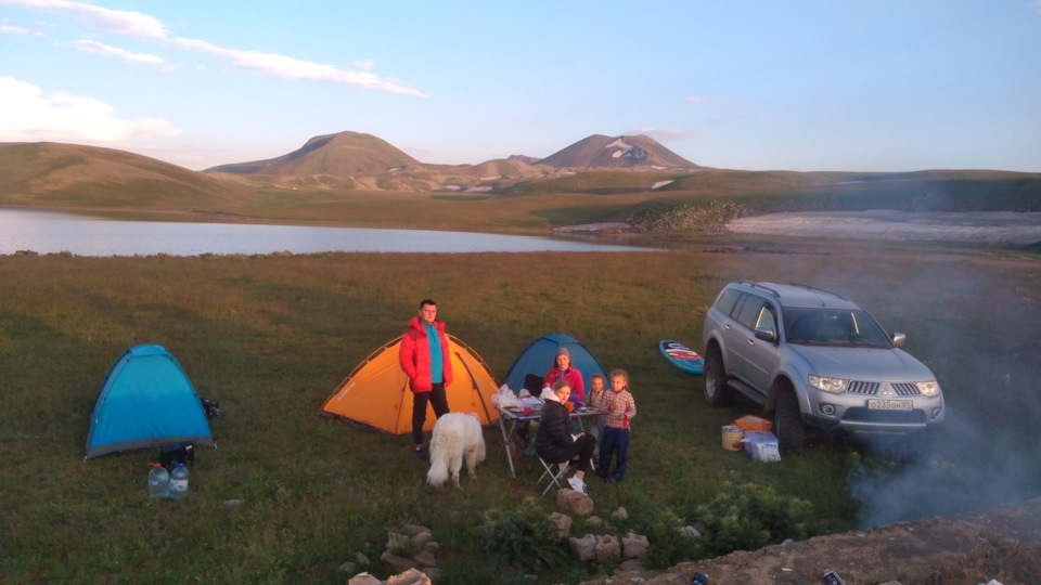 Ночёвка у озера Акна — Mitsubishi Pajero Sport (2G). Запчасти на фото: 022500