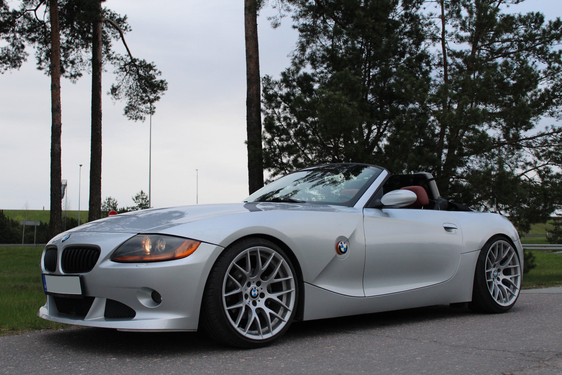 5 z 4 3 7. BMW z4 e85 3.0. БМВ Зетка 4. BMW z4 e85 Seat. BMW z4 e85 монитор.