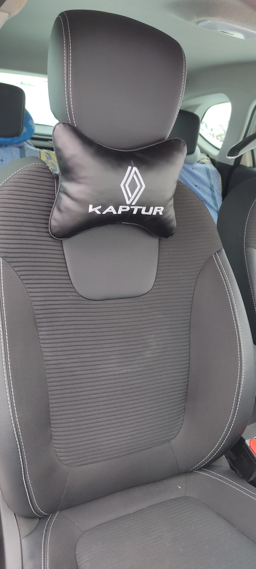 Подушки на подголовники — Renault Kaptur (2020), 1,3 л, 2020 года ...