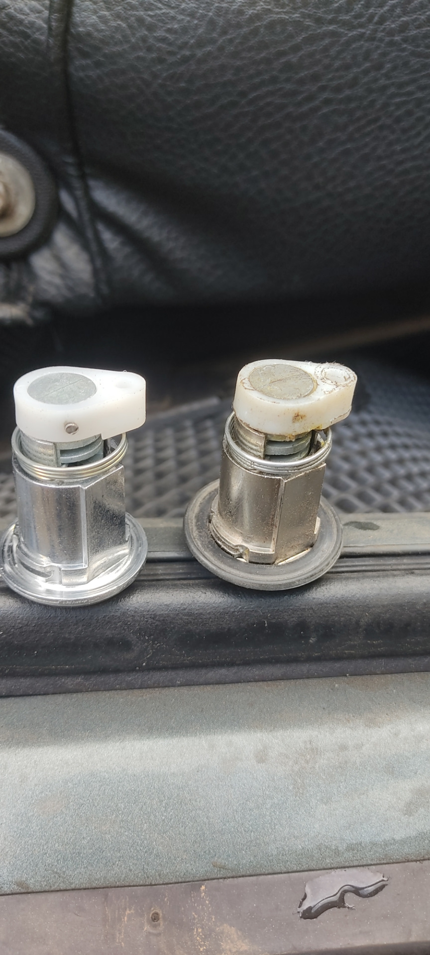 Замена личинок замков — Lada 21124, 1,6 л, 2006 года | расходники | DRIVE2