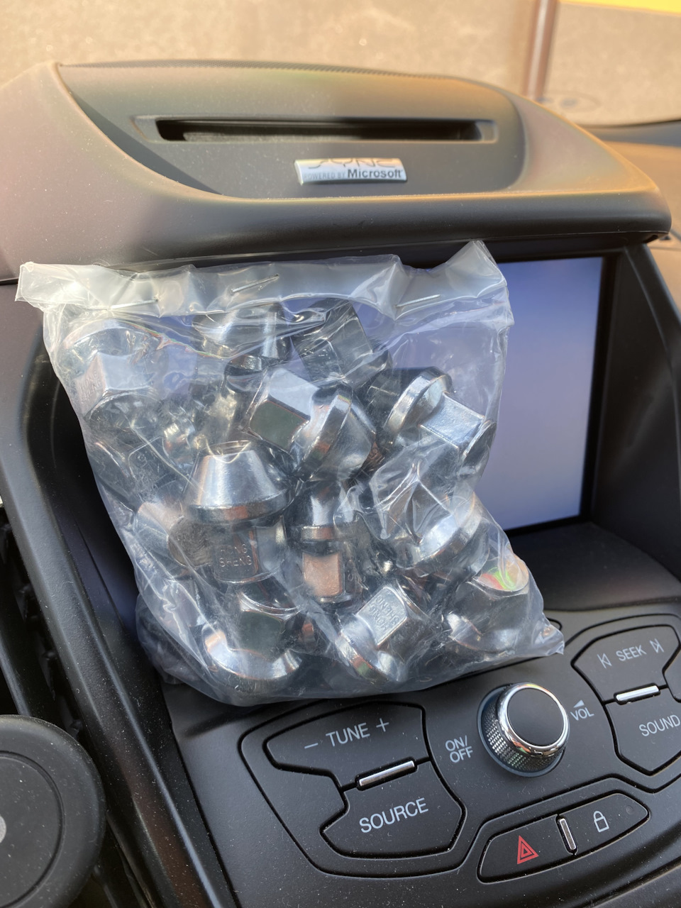 Гайки Форд. Владельцы поймут. — Ford Escape (3G), 1,6 л, 2012 года ...