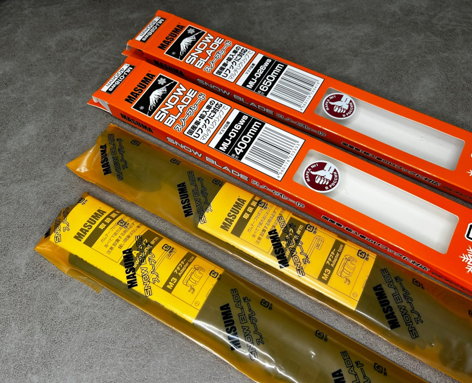 Внутри коробки щётки упакованы в фирменный пакет — KIA Sorento (4G). Запчасти на фото: MU016WS, MU026WS