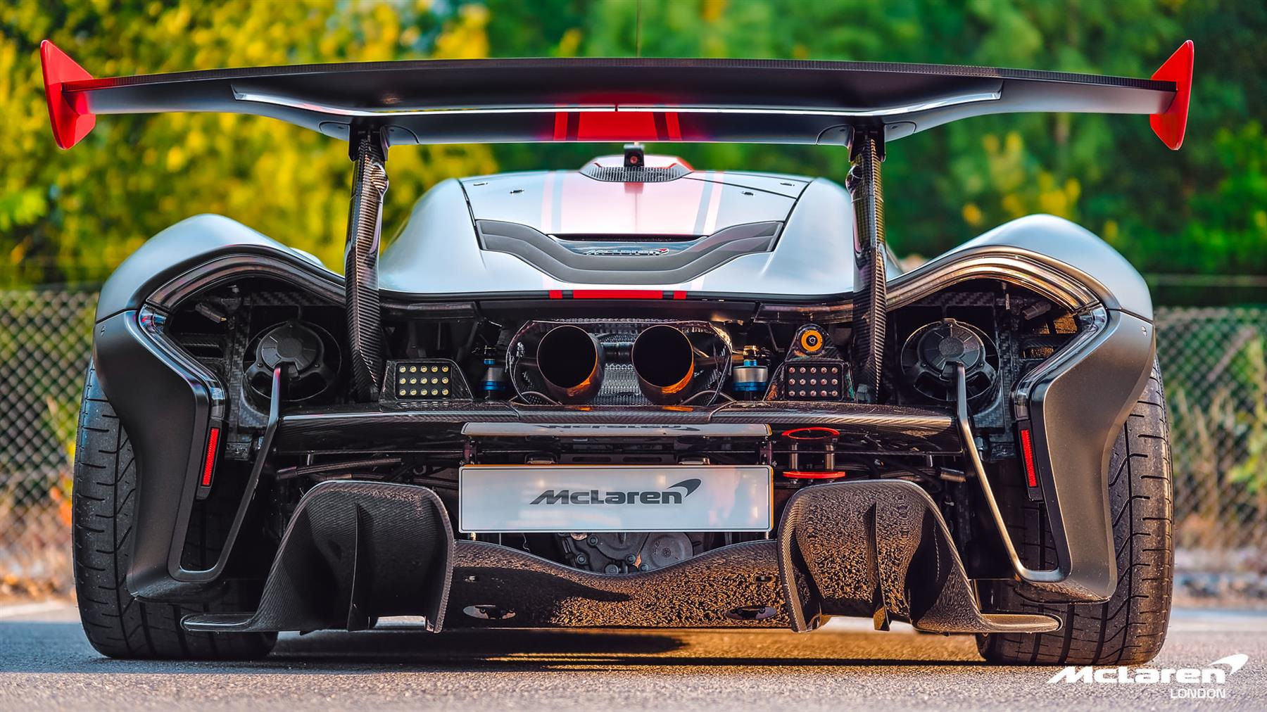 MCLAREN p1 GTR чёрный