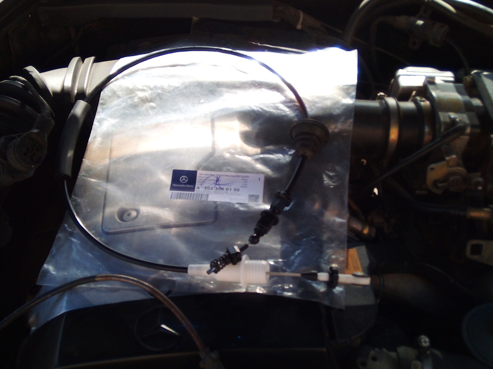 Замена троса акселератора — Mercedes-Benz C-class (W202), 2,2 л, 1994 ...