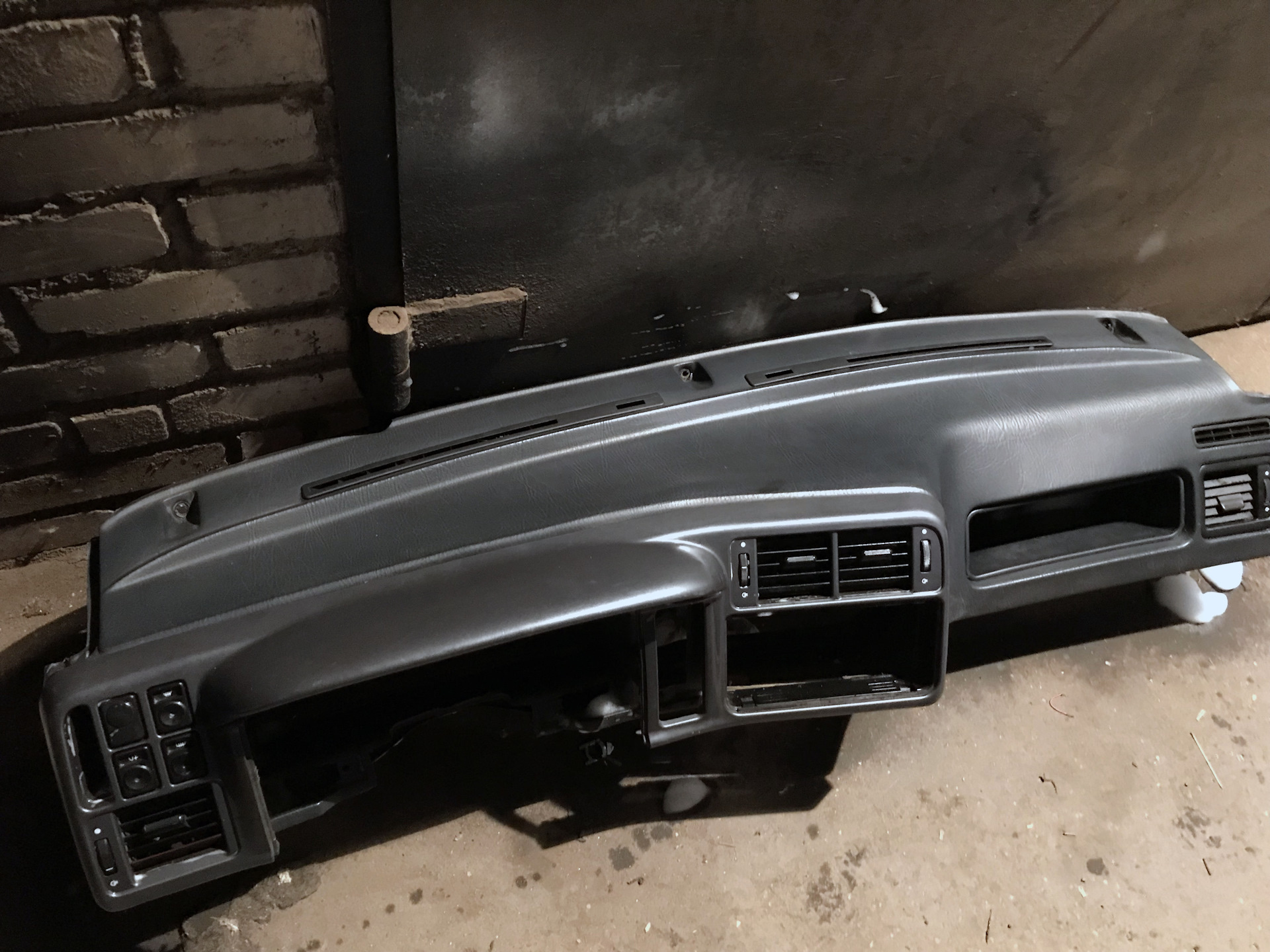 Печка пассажиров тлк 100. Радиатор отопителя дайхатсу материя. Tlc 70 салон динамик. Печь труба торпедница. Печь торпедо.