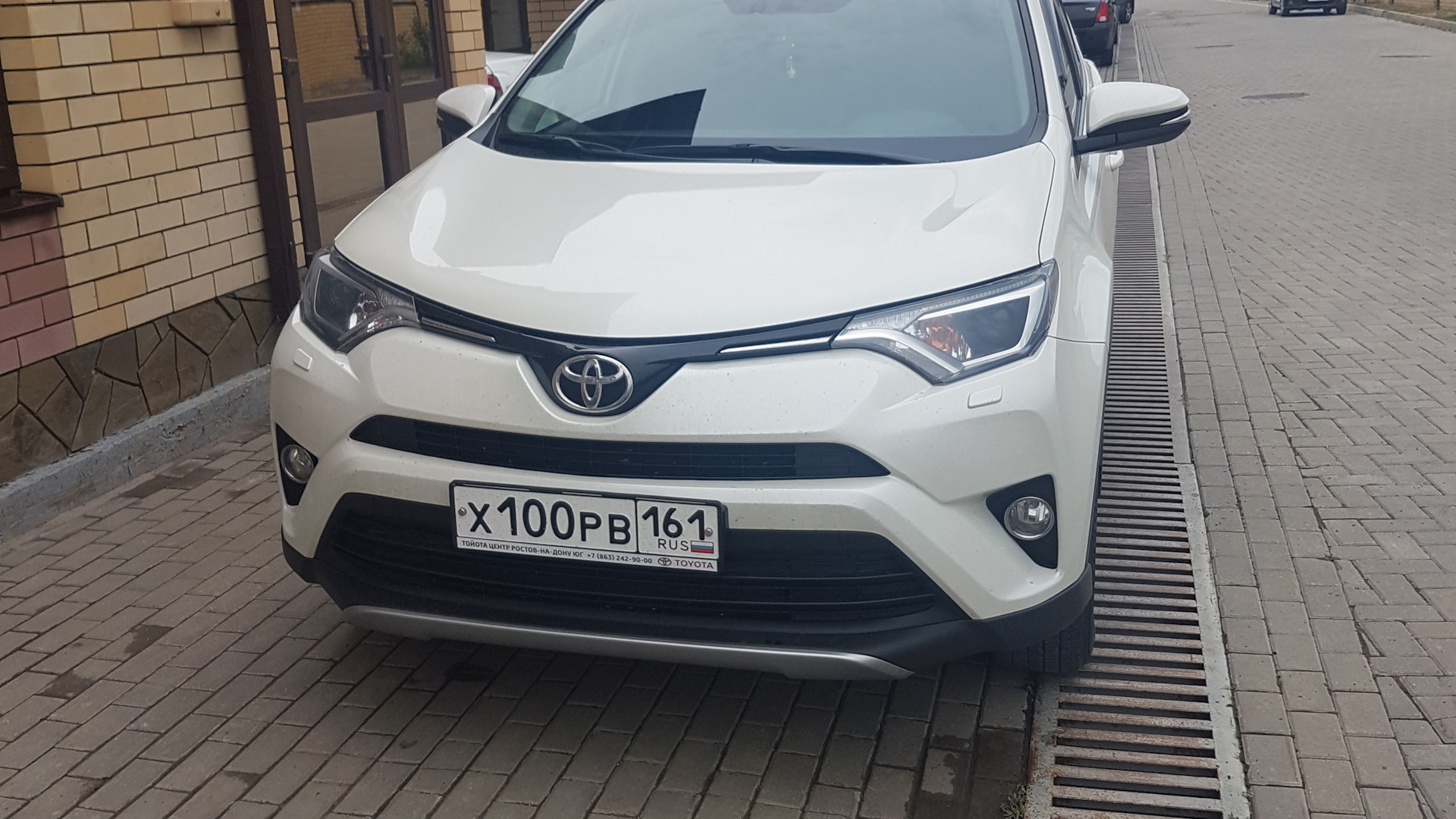 Toyota RAV4 (IV) 2.5 бензиновый 2017 | Белый перламутр 2.5 на DRIVE2